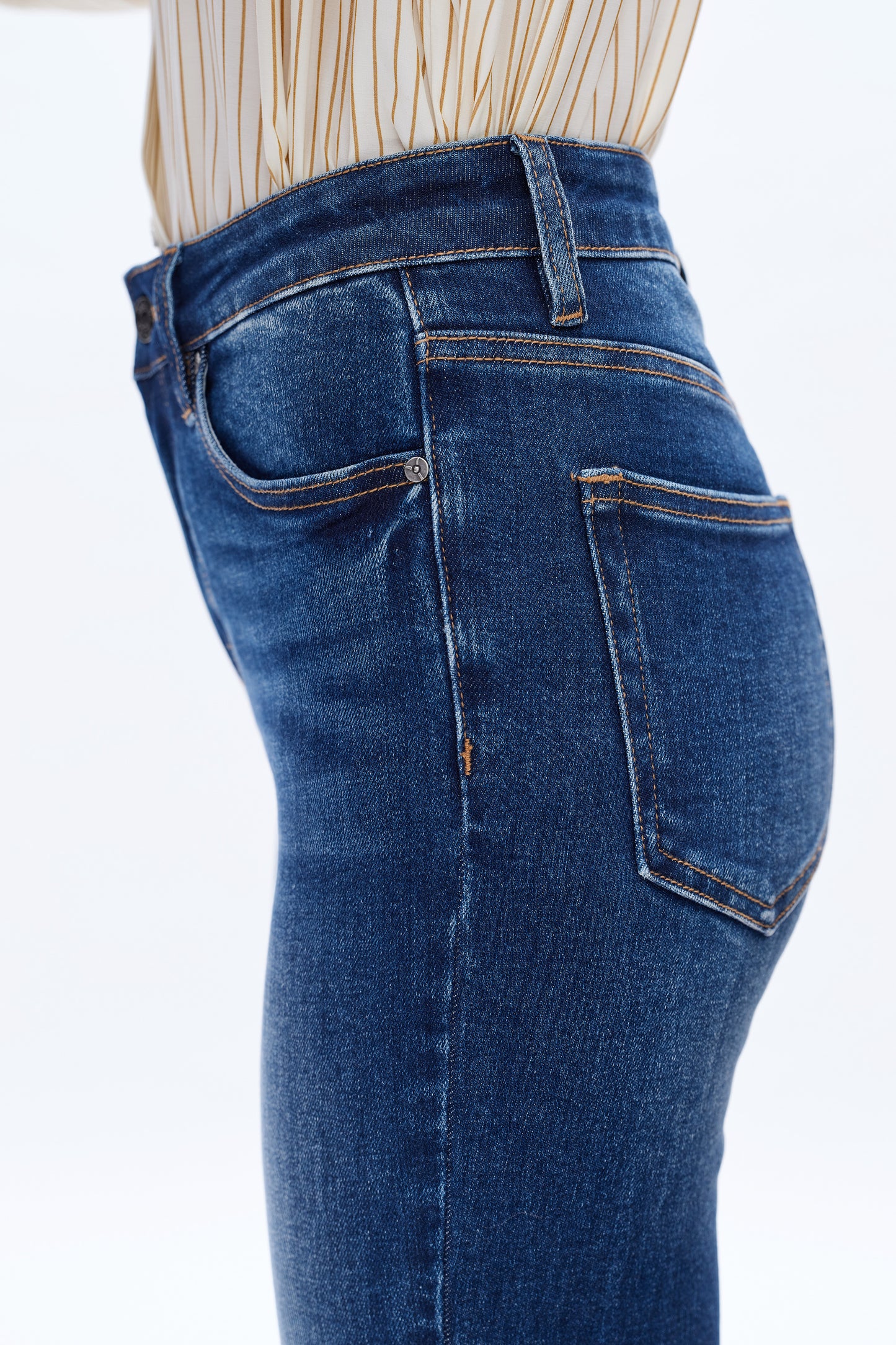 ARA HIGH RISE FLARE LEG