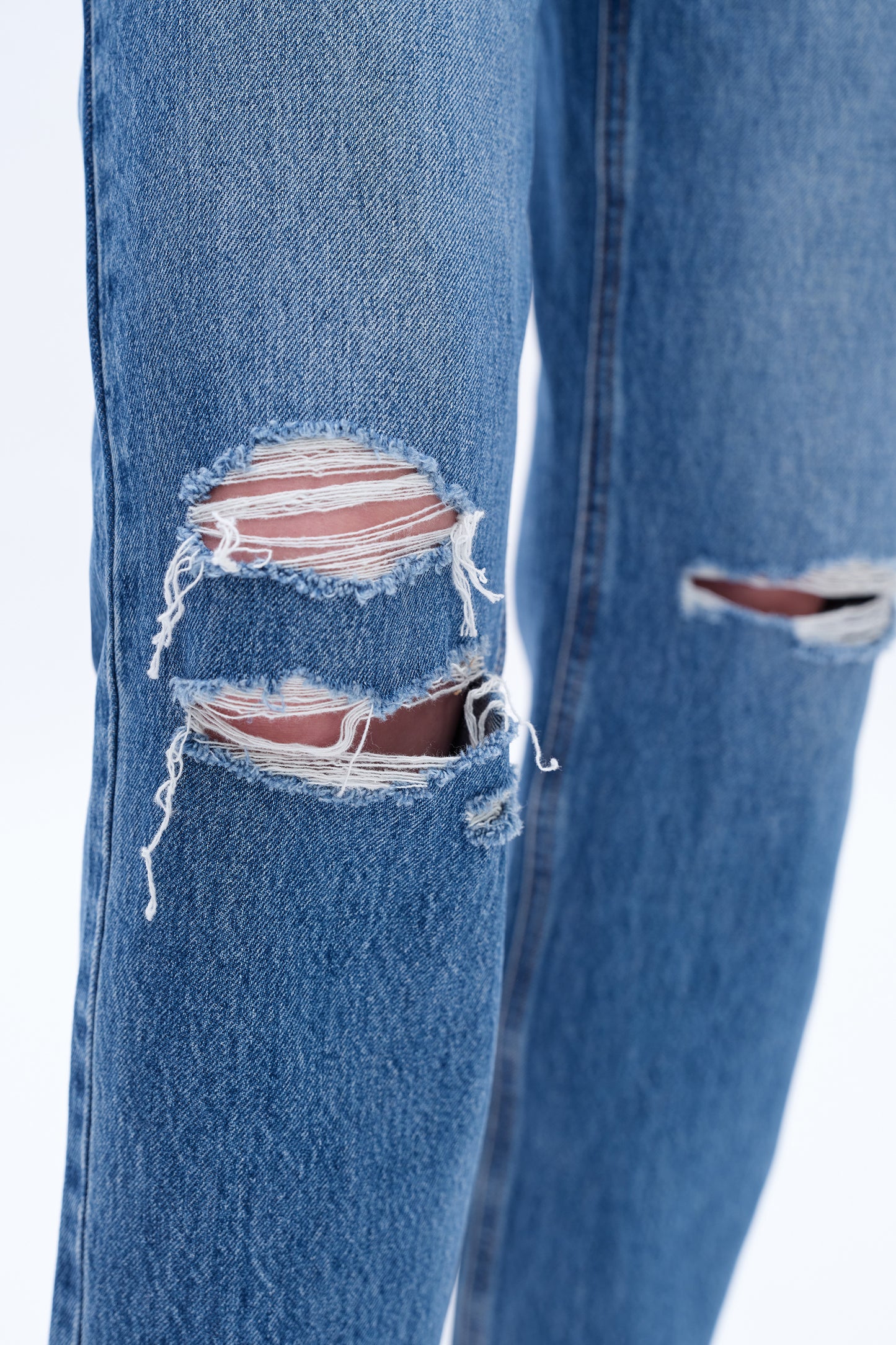 HIGH RISE DISTRESSED MOM JEANS WITH SLIT BYM3061 (BYHE040) VIVIBLUE