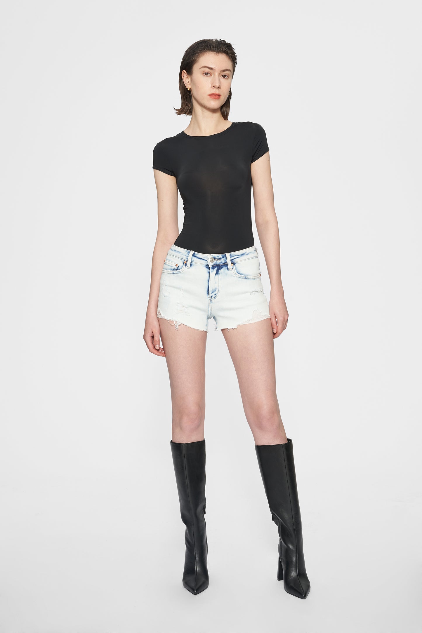 NOVA MID RISE SHORTS