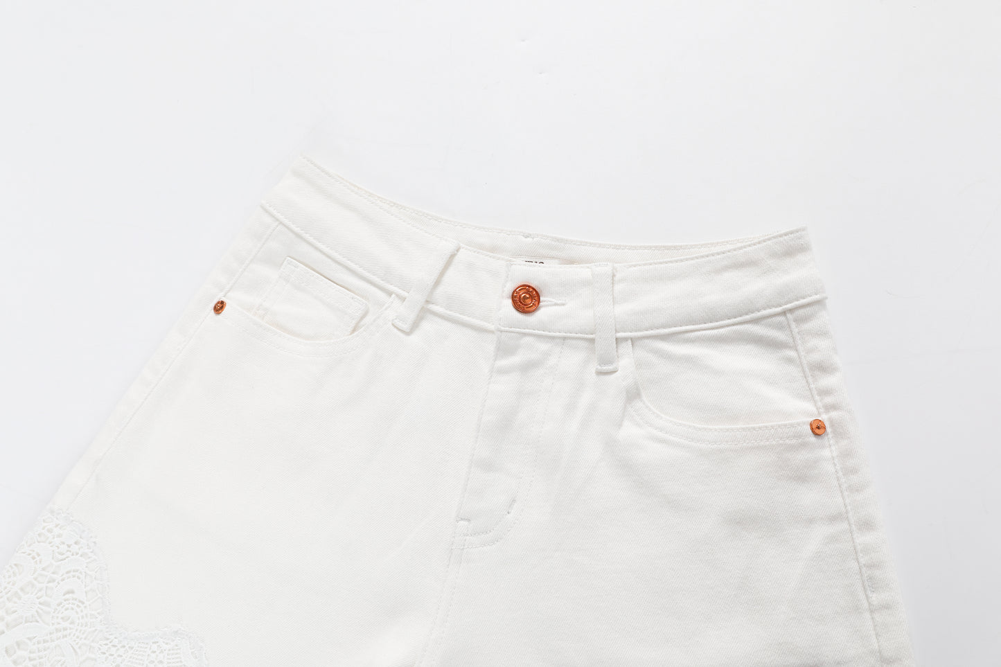 HIGH RISE EMBROIDERED SHORT