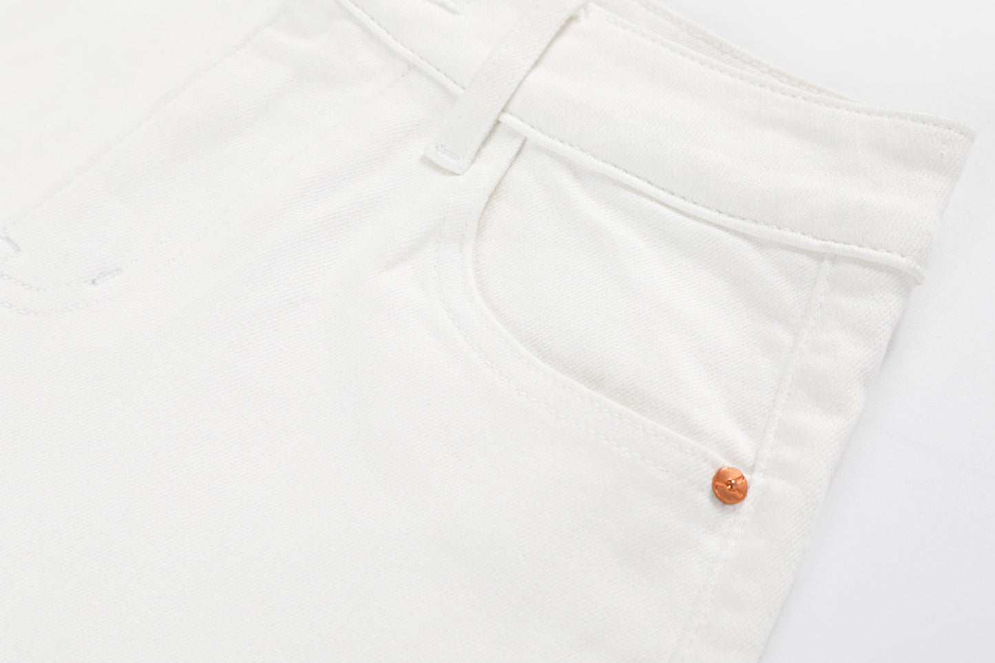 HIGH RISE EMBROIDERED SHORT