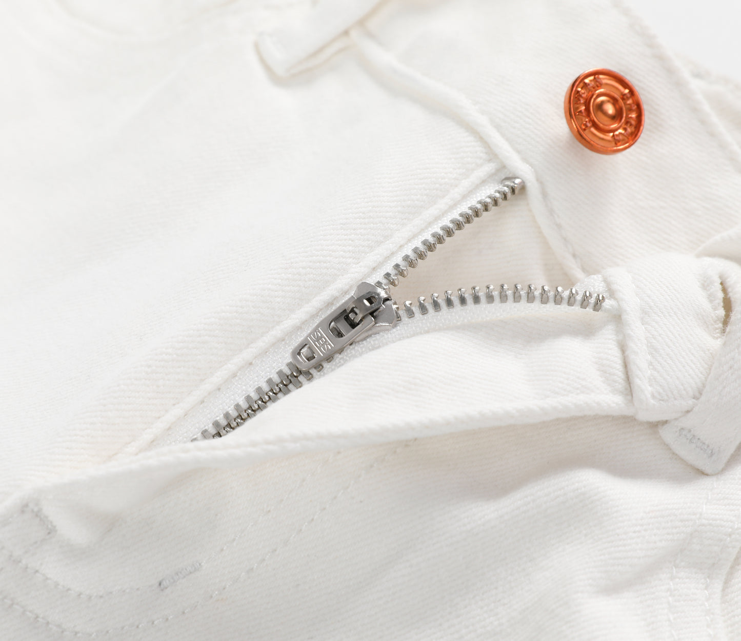 HIGH RISE EMBROIDERED SHORT