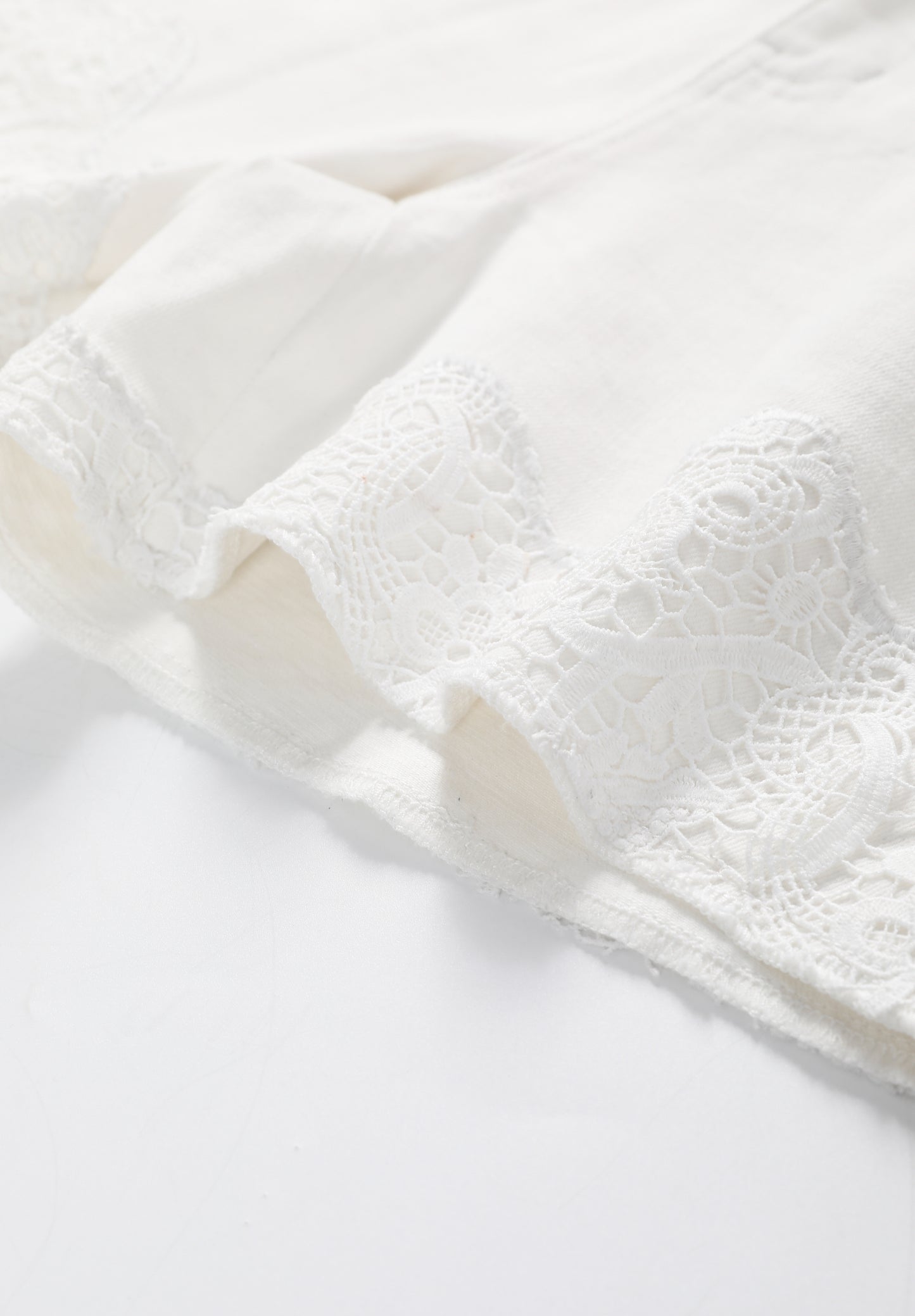 HIGH RISE EMBROIDERED SHORT