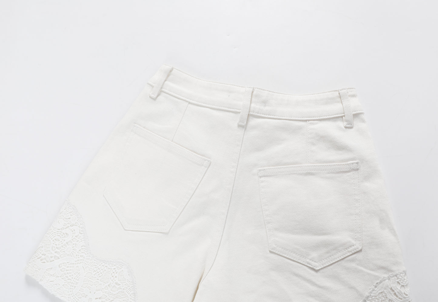 HIGH RISE EMBROIDERED SHORT