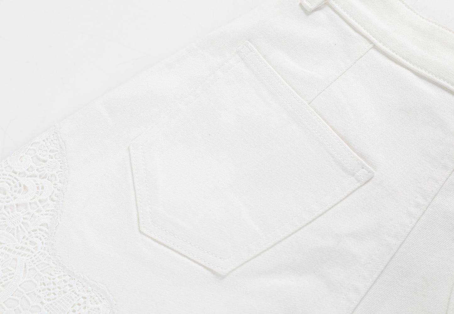 HIGH RISE EMBROIDERED SHORT