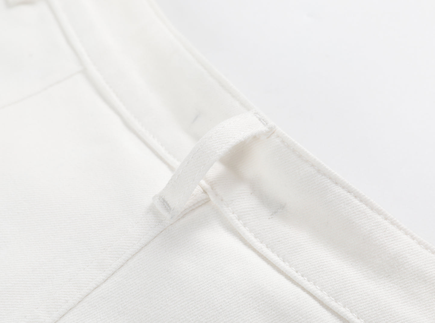 HIGH RISE EMBROIDERED SHORT