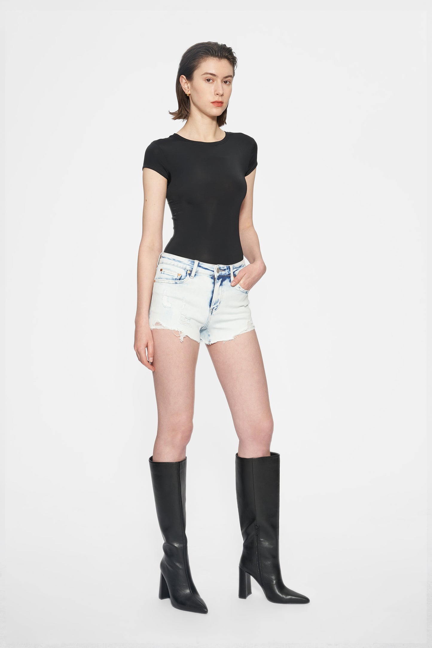 NOVA MID RISE SHORTS