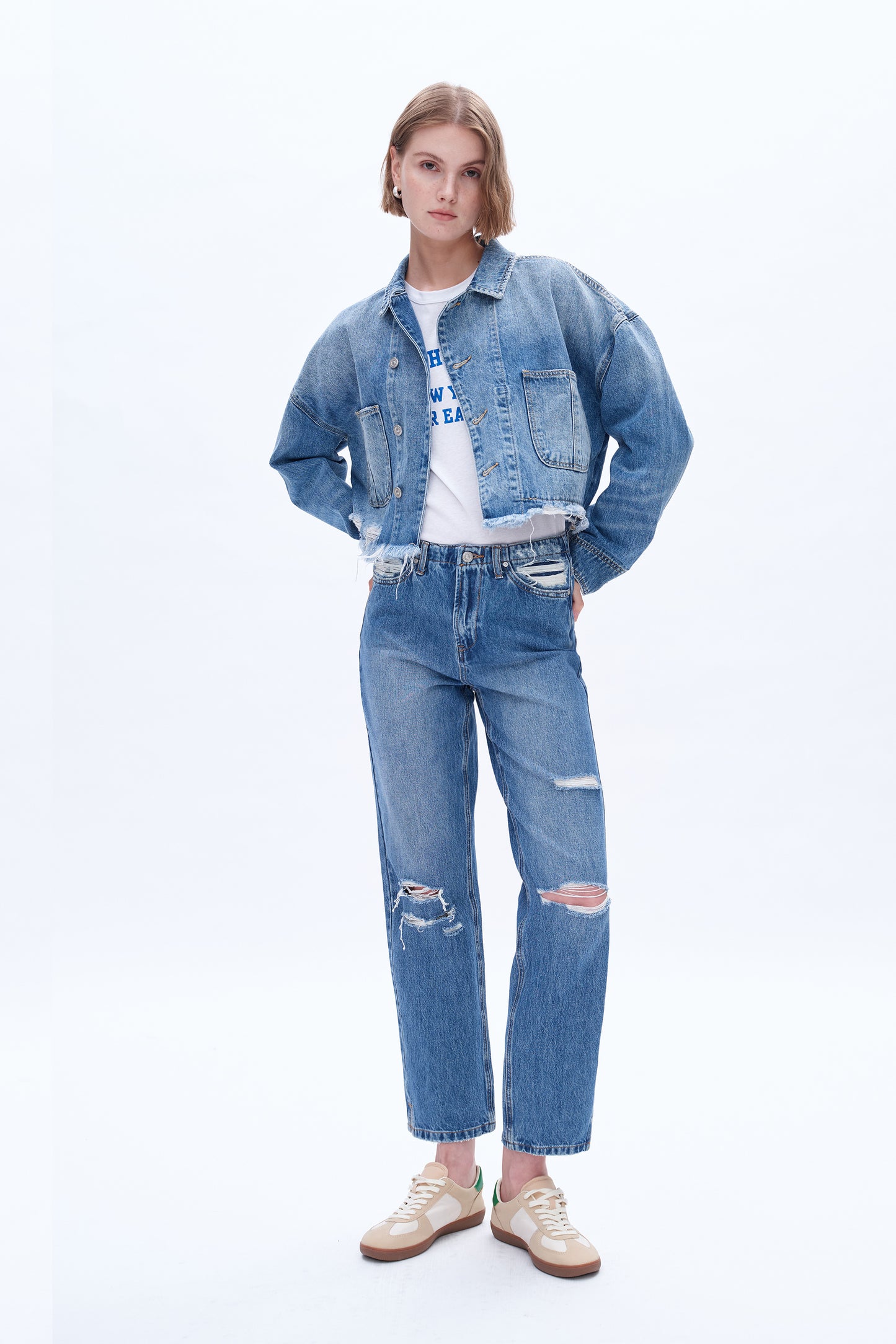 HIGH RISE DISTRESSED MOM JEANS WITH SLIT BYM3061 (BYHE040) VIVIBLUE