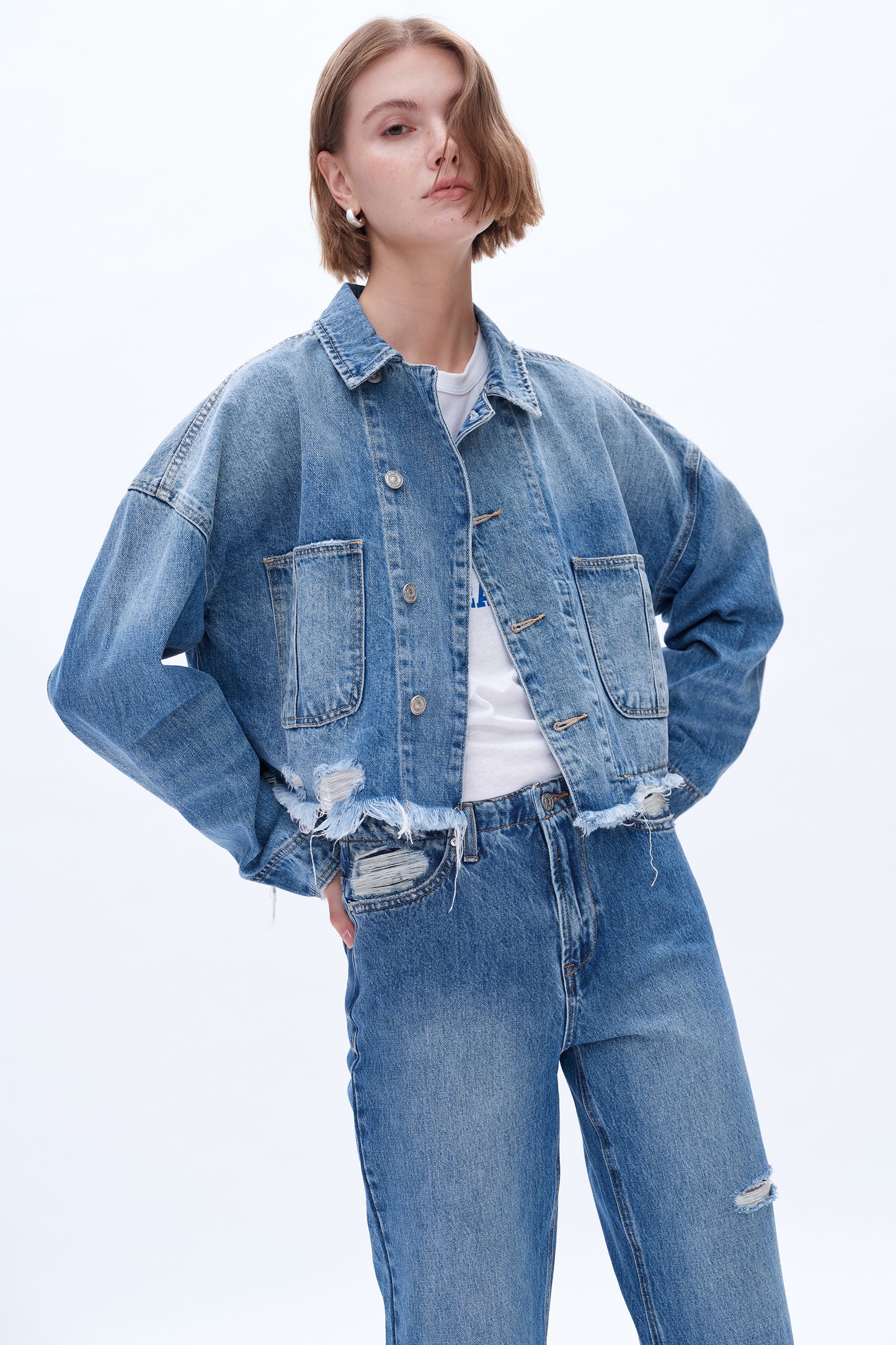 HIGH RISE DISTRESSED MOM JEANS WITH SLIT BYM3061 (BYHE040) VIVIBLUE