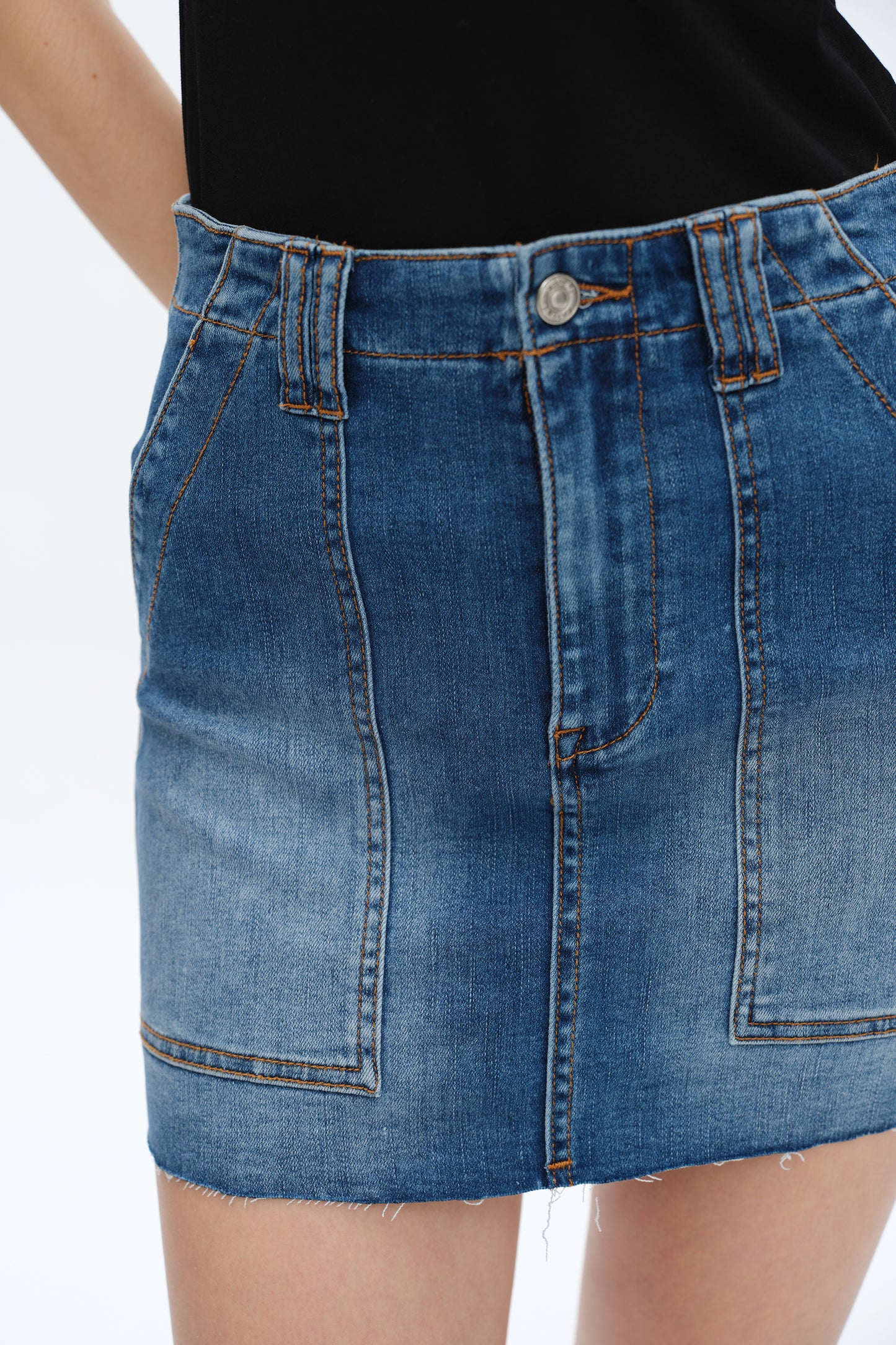 SHORT SKIRT