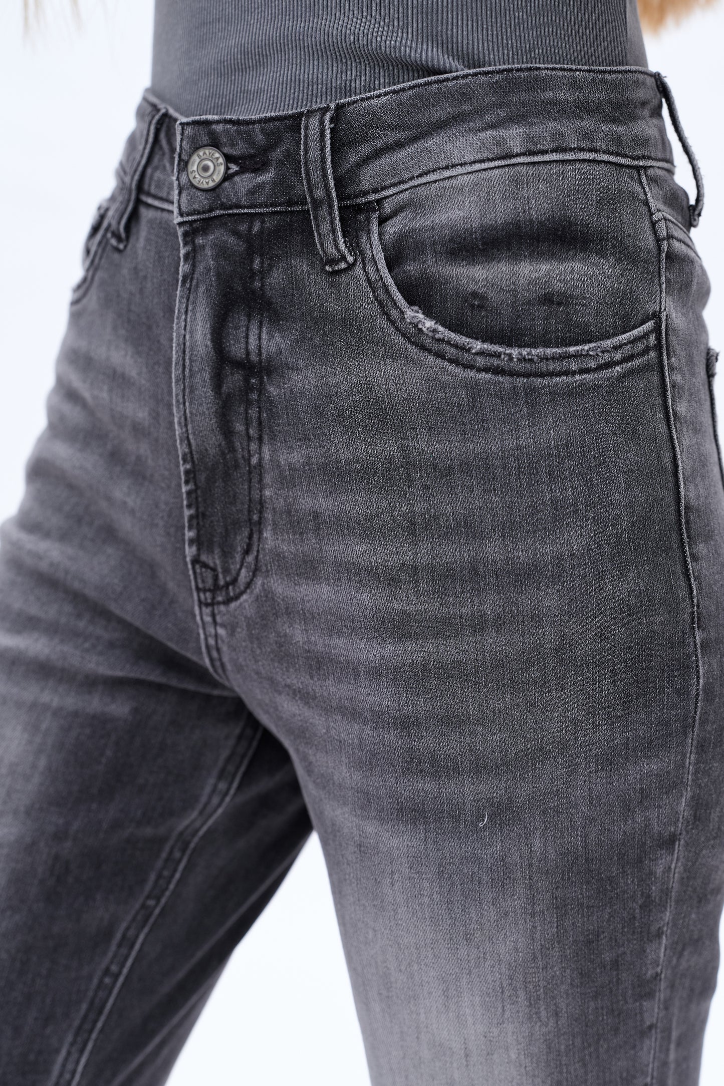 HIGH RISE STRAIGHT MOM