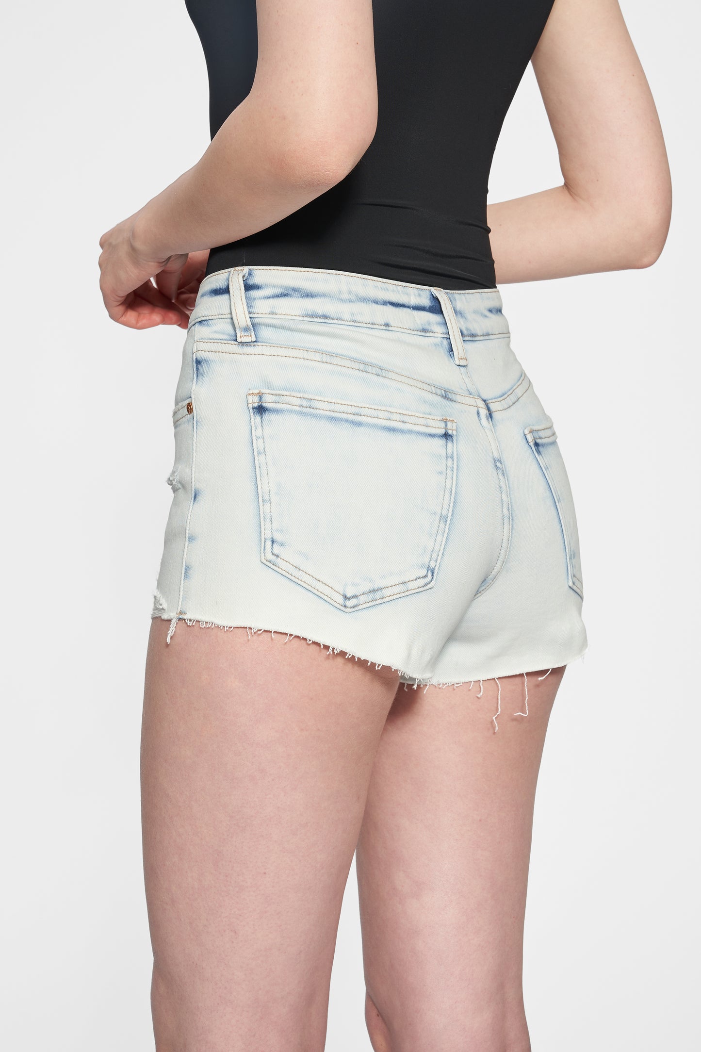 NOVA MID RISE SHORTS