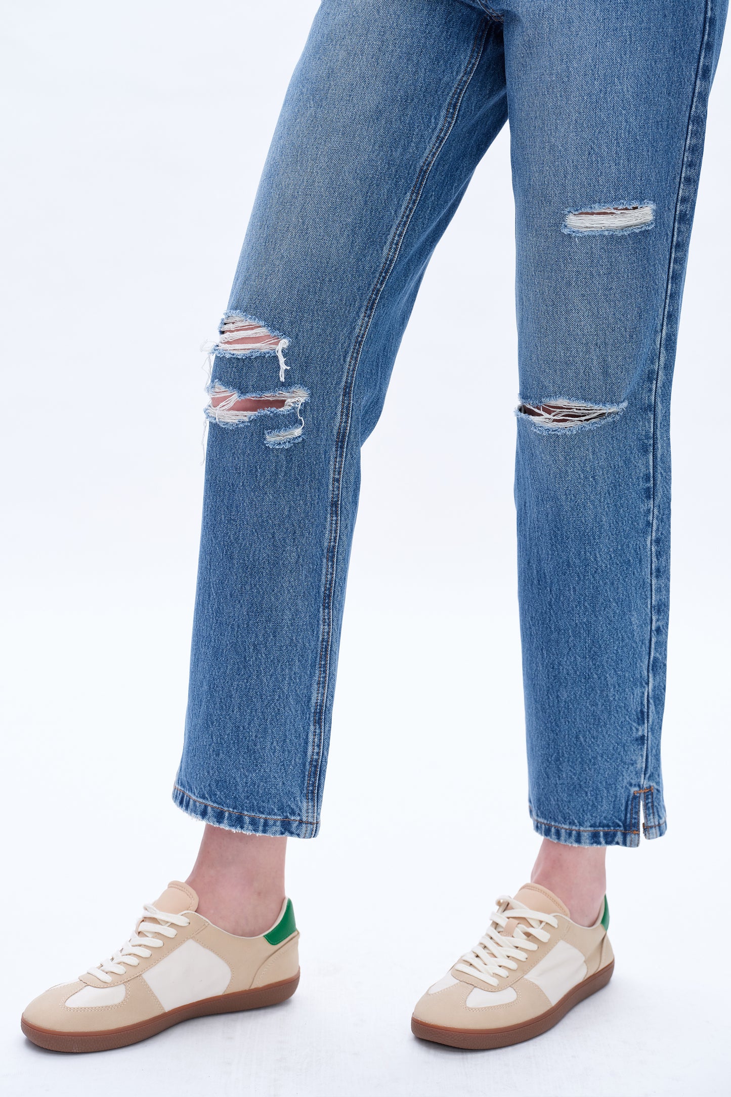 HIGH RISE DISTRESSED MOM JEANS WITH SLIT BYM3061 (BYHE040) VIVIBLUE
