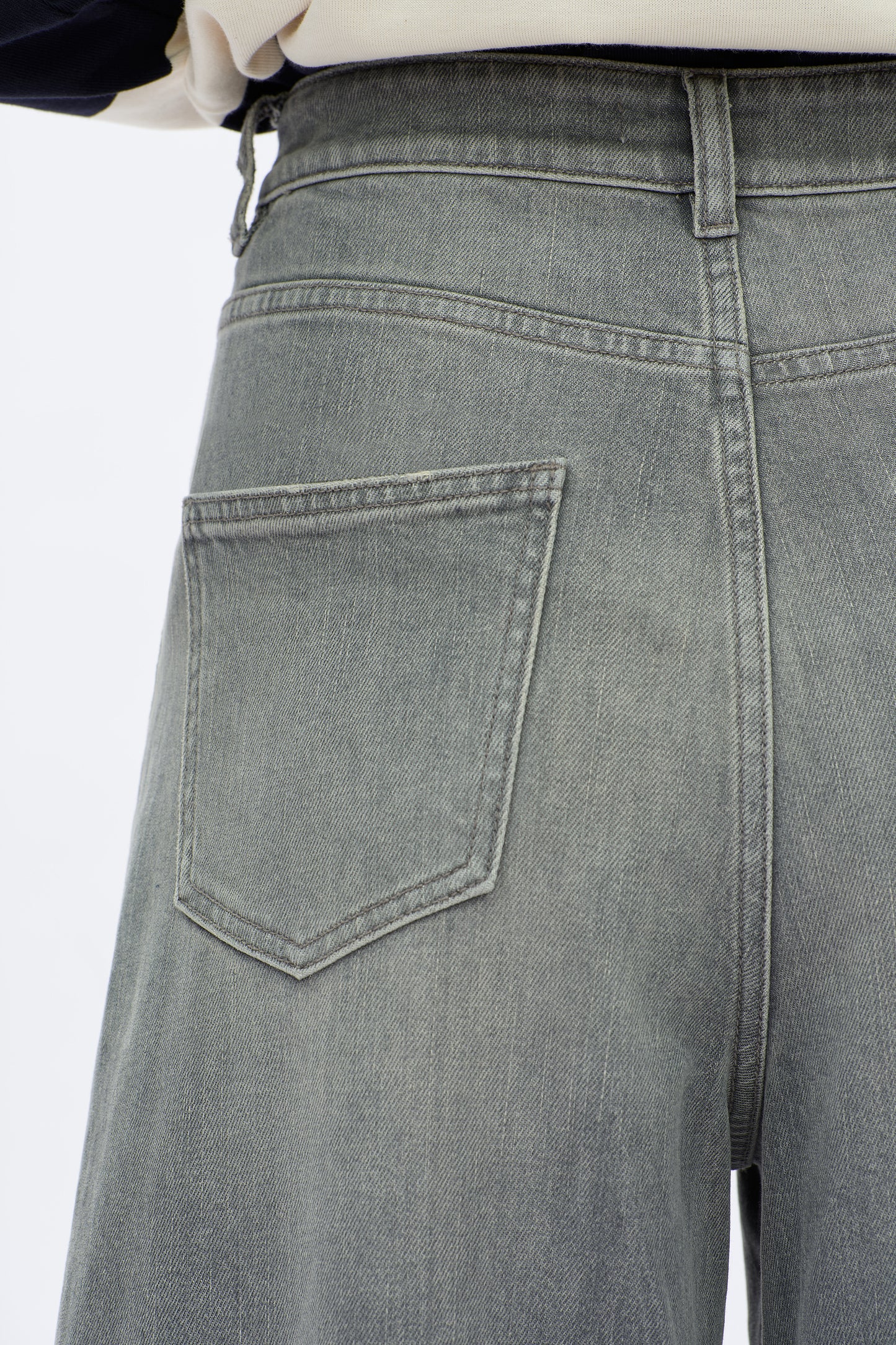 HIGH RISE BARREL LEG