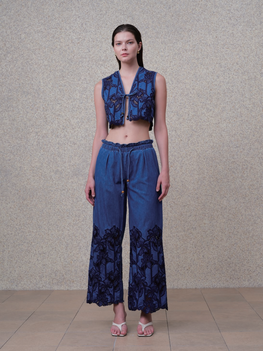 CROPPED HALTER VEST BYV4009