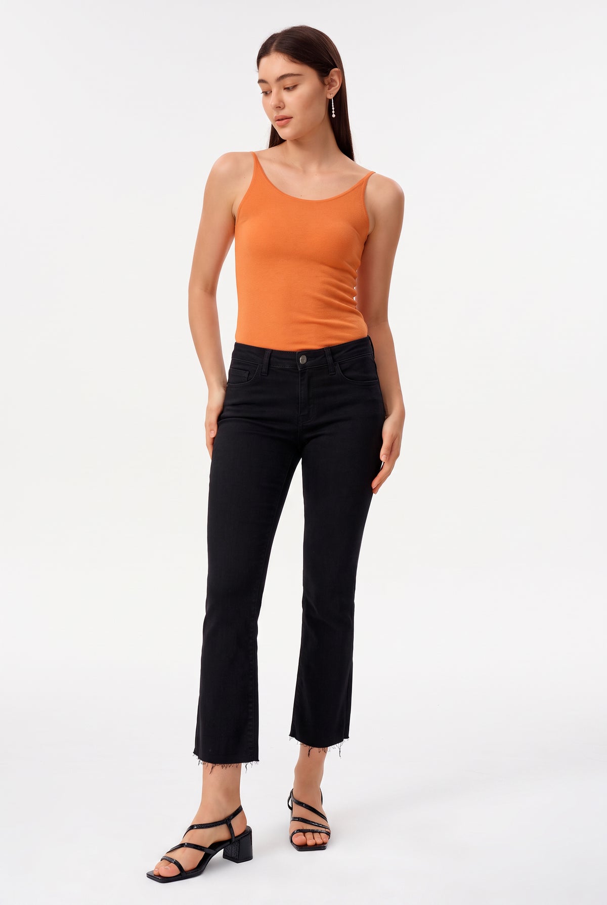 LOS ANGELES MID RISE BOOTCUT STEPPED FRAYED HEM CROPPED JEANS BYF1178