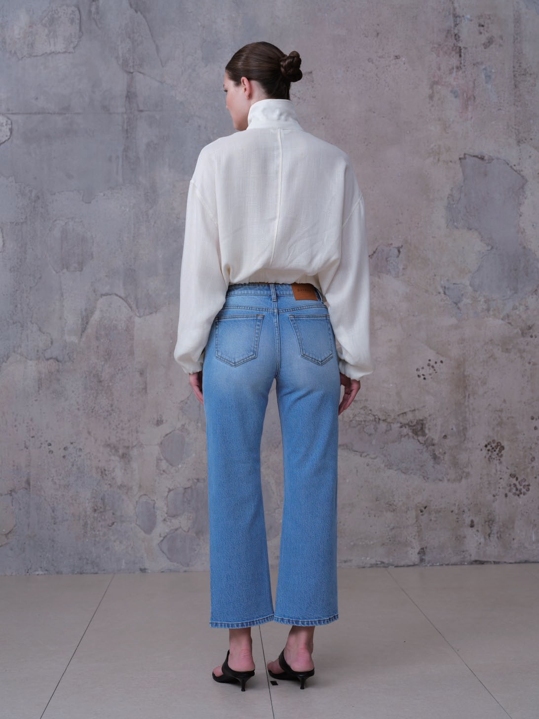TOKYO MID RISE BARREL ANKLE JEANS BYOX077