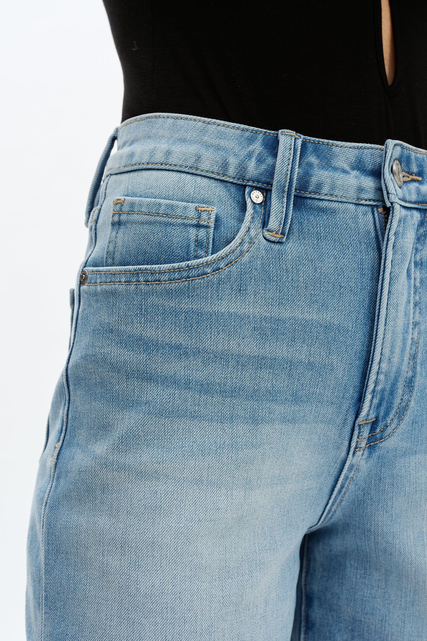 ELOWEN HIGH RISE SHORTS