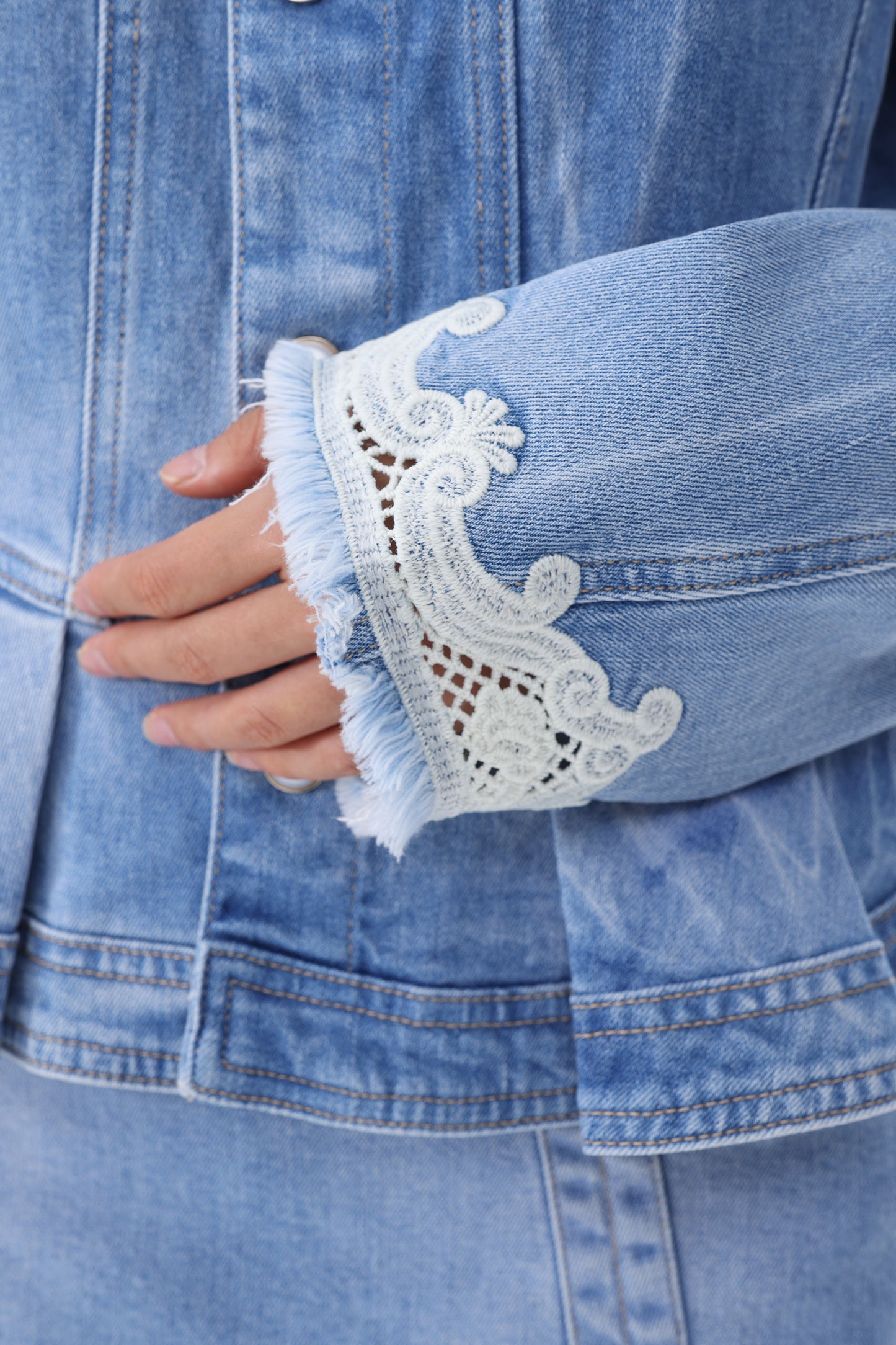 PARIS CROPPED LACE JACKET BYJ9094