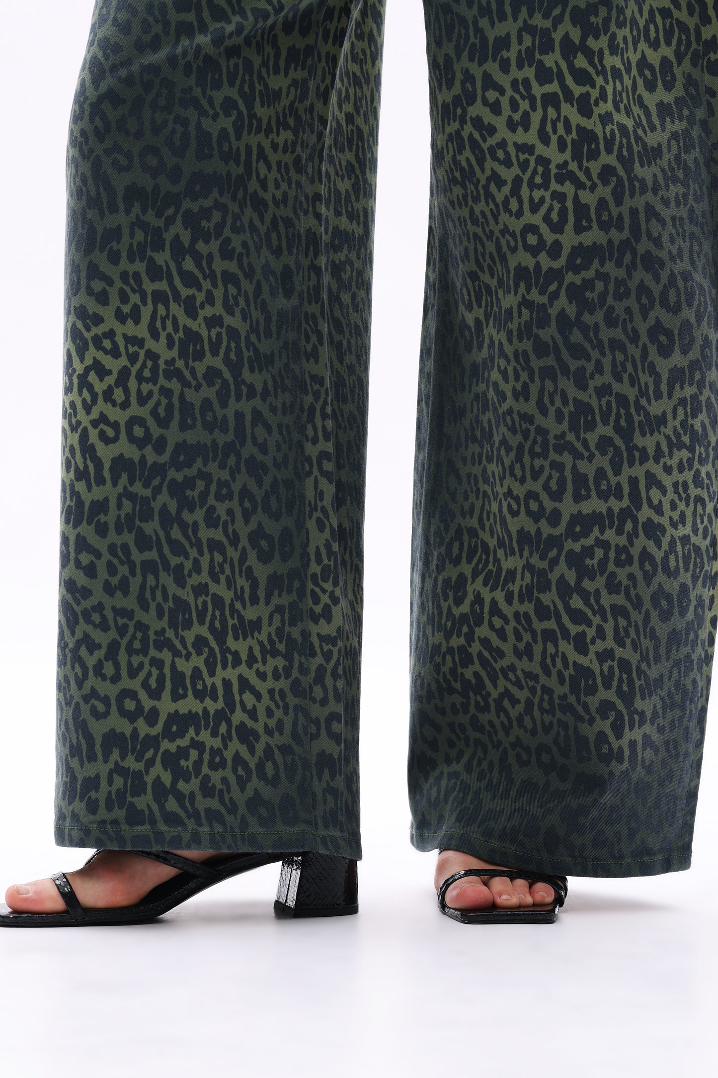 HIGH RISE BARREL LEG