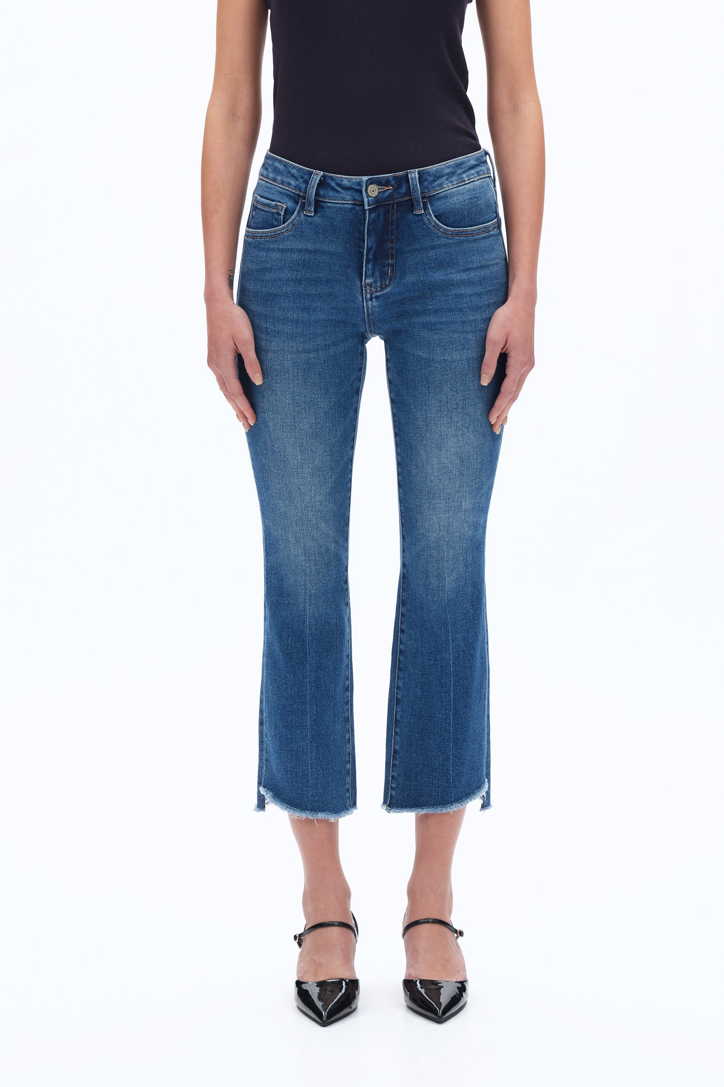 MID-RISE CROPPED BOOTCUT DENIM JEANS WITH STEPPED FRAYED HEM BYF1178 (BYT5154) FREELOOP