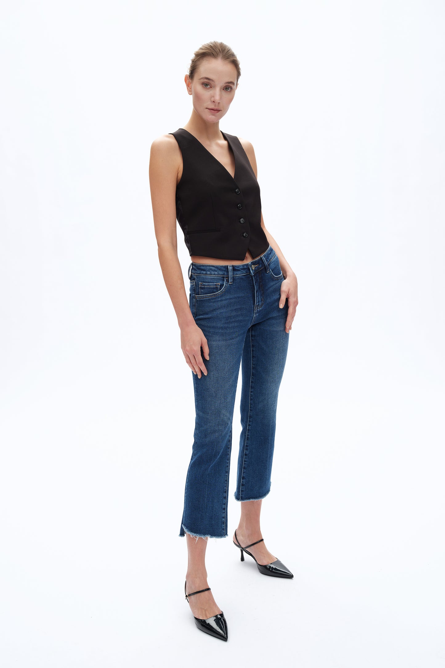 MID-RISE CROPPED BOOTCUT DENIM JEANS WITH STEPPED FRAYED HEM BYF1178 (BYT5154) DIAMONDS