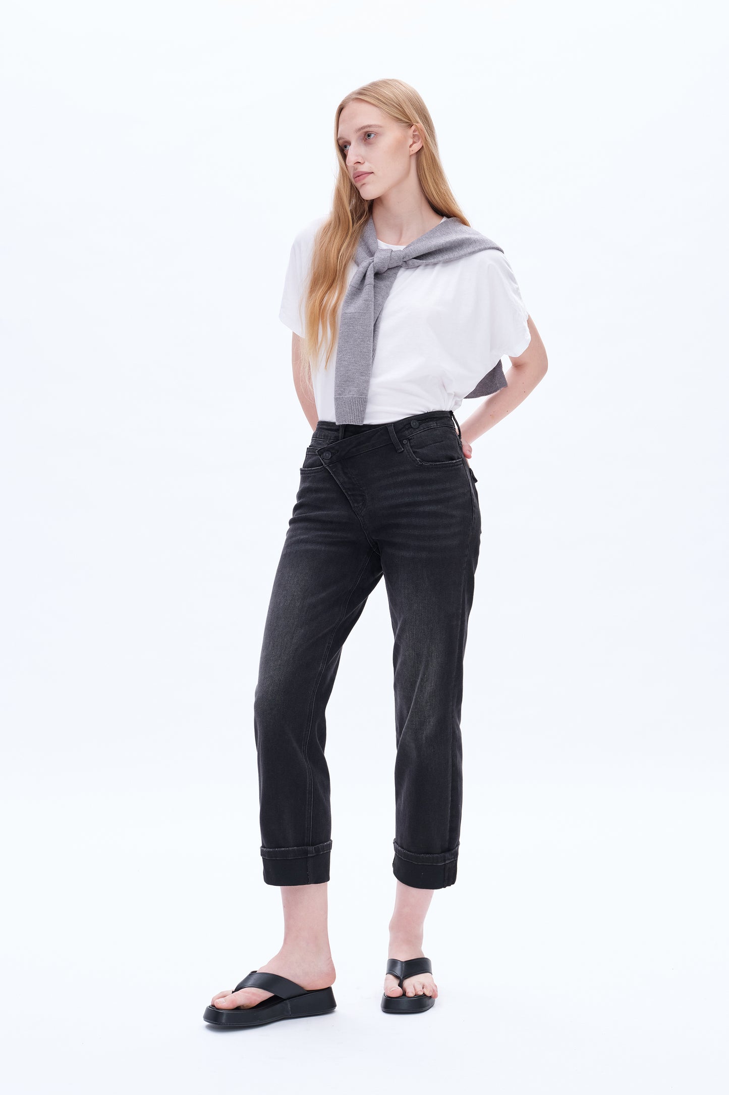 HIGH RISE MOM JEANS BYM3060 (BYHE061) IRON BLACK