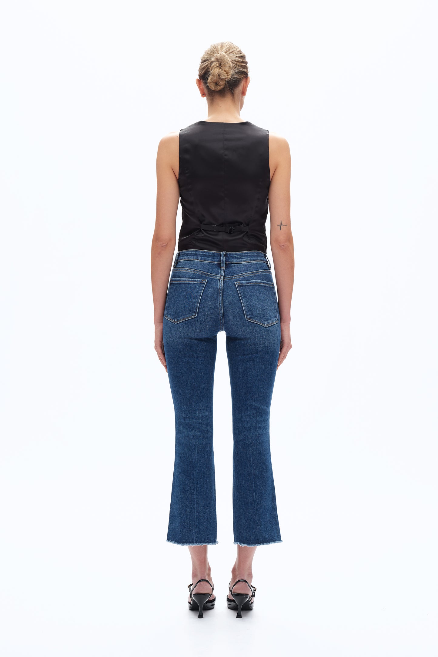 MID-RISE CROPPED BOOTCUT DENIM JEANS WITH STEPPED FRAYED HEM BYF1178 (BYT5154) DIAMONDS