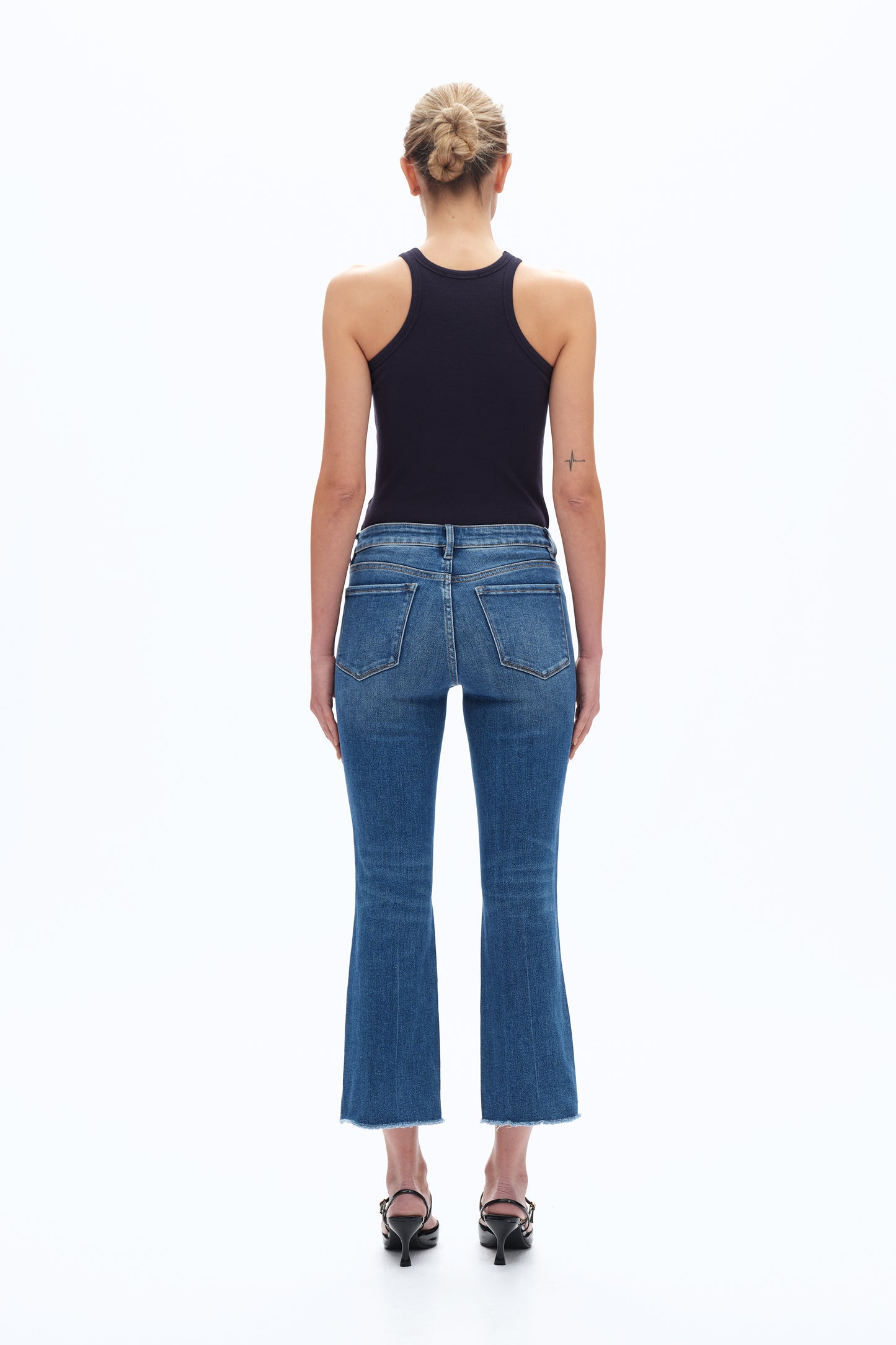 MID-RISE CROPPED BOOTCUT DENIM JEANS WITH STEPPED FRAYED HEM BYF1178 (BYT5154) FREELOOP