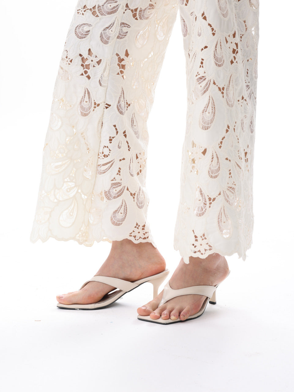 EMBROIDERY HIGH RISE WIDE LEG LACE JEANS BYW8090B WHITE