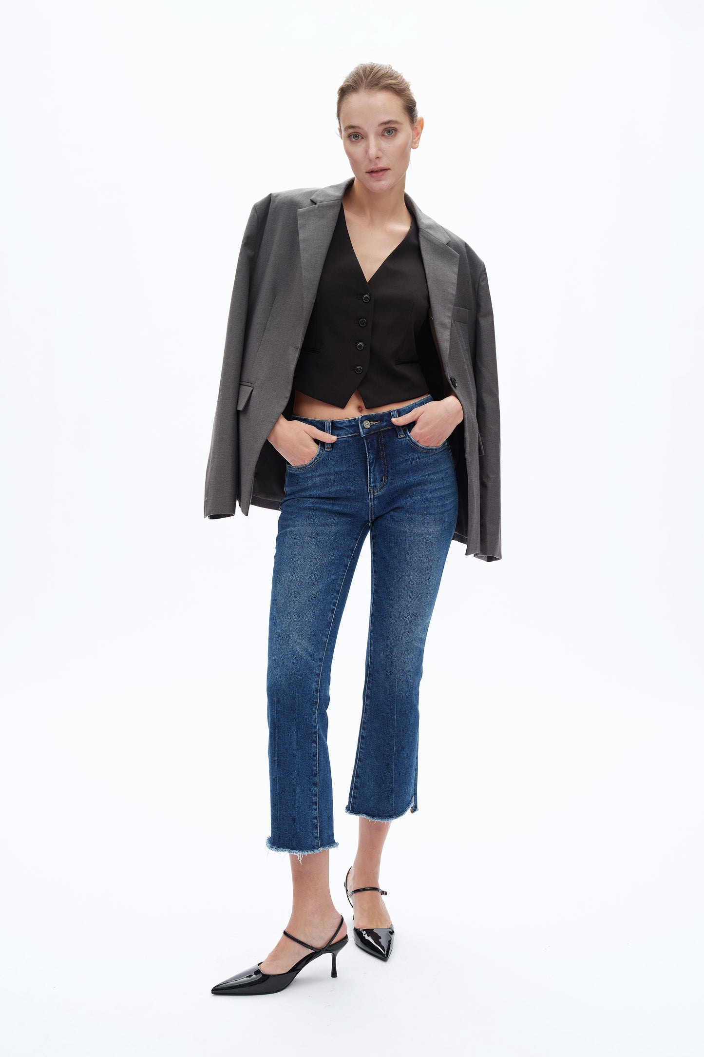 MID-RISE CROPPED BOOTCUT DENIM JEANS WITH STEPPED FRAYED HEM BYF1178 (BYT5154) DIAMONDS