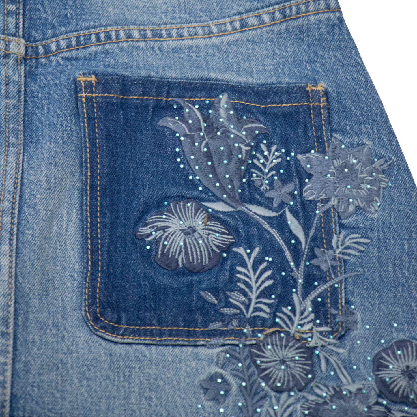 EMBROIDERED DENIM SKIRT WITH FRAYED HEM BYK7072 (BYMG030) MEDIUM BLUE