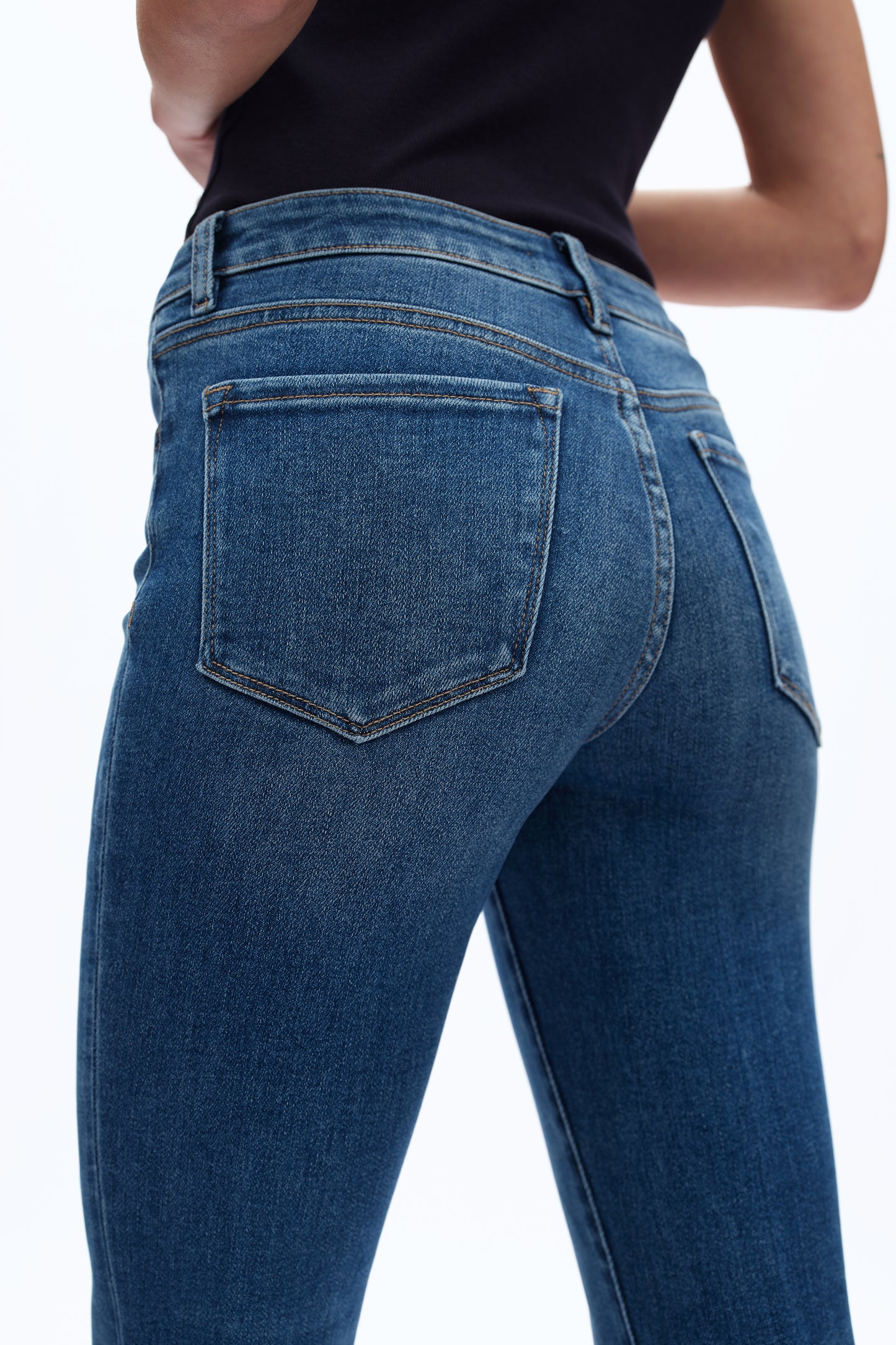 MID-RISE CROPPED BOOTCUT DENIM JEANS WITH STEPPED FRAYED HEM BYF1178 (BYT5154) FREELOOP