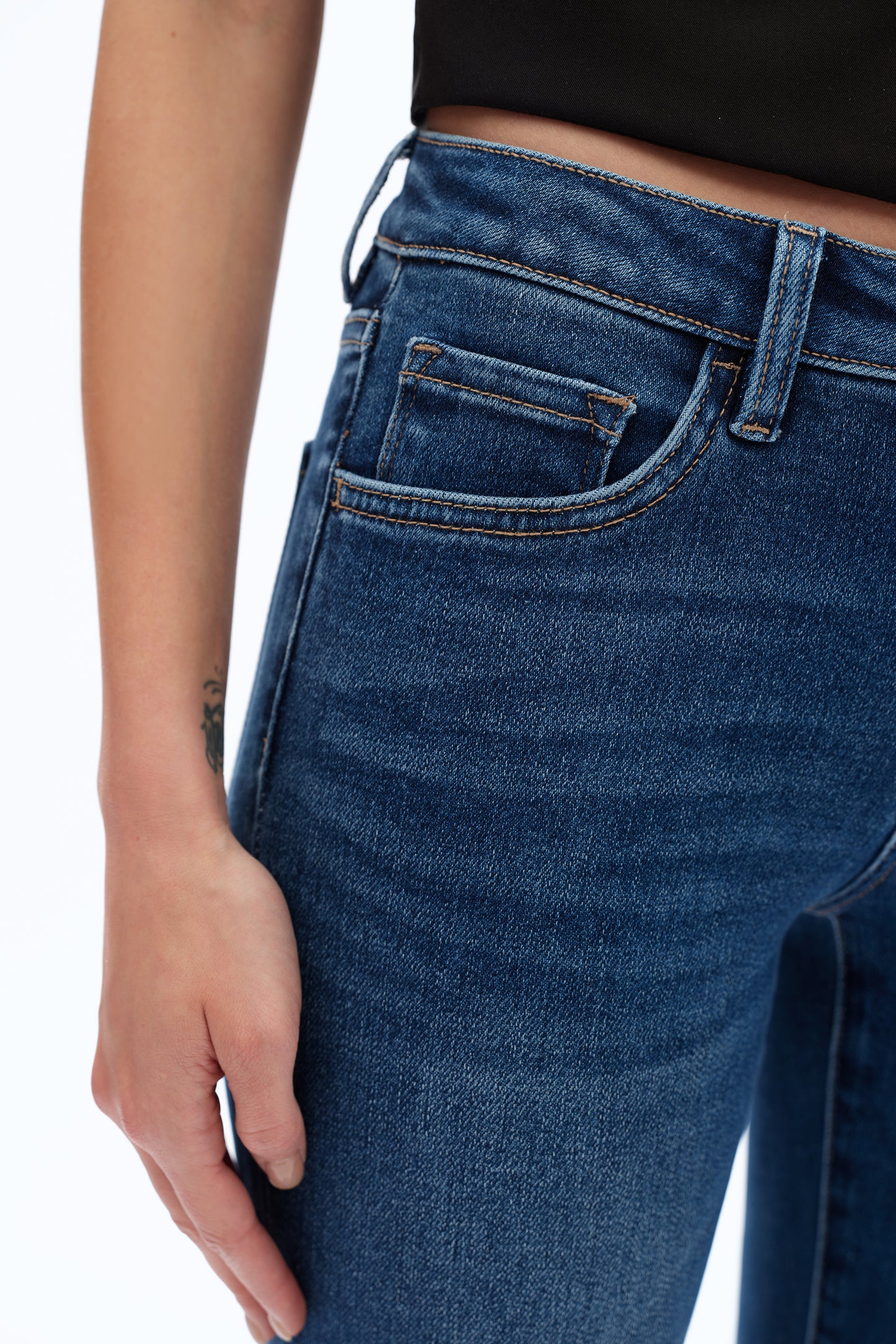 MID-RISE CROPPED BOOTCUT DENIM JEANS WITH STEPPED FRAYED HEM BYF1178 (BYT5154) DIAMONDS