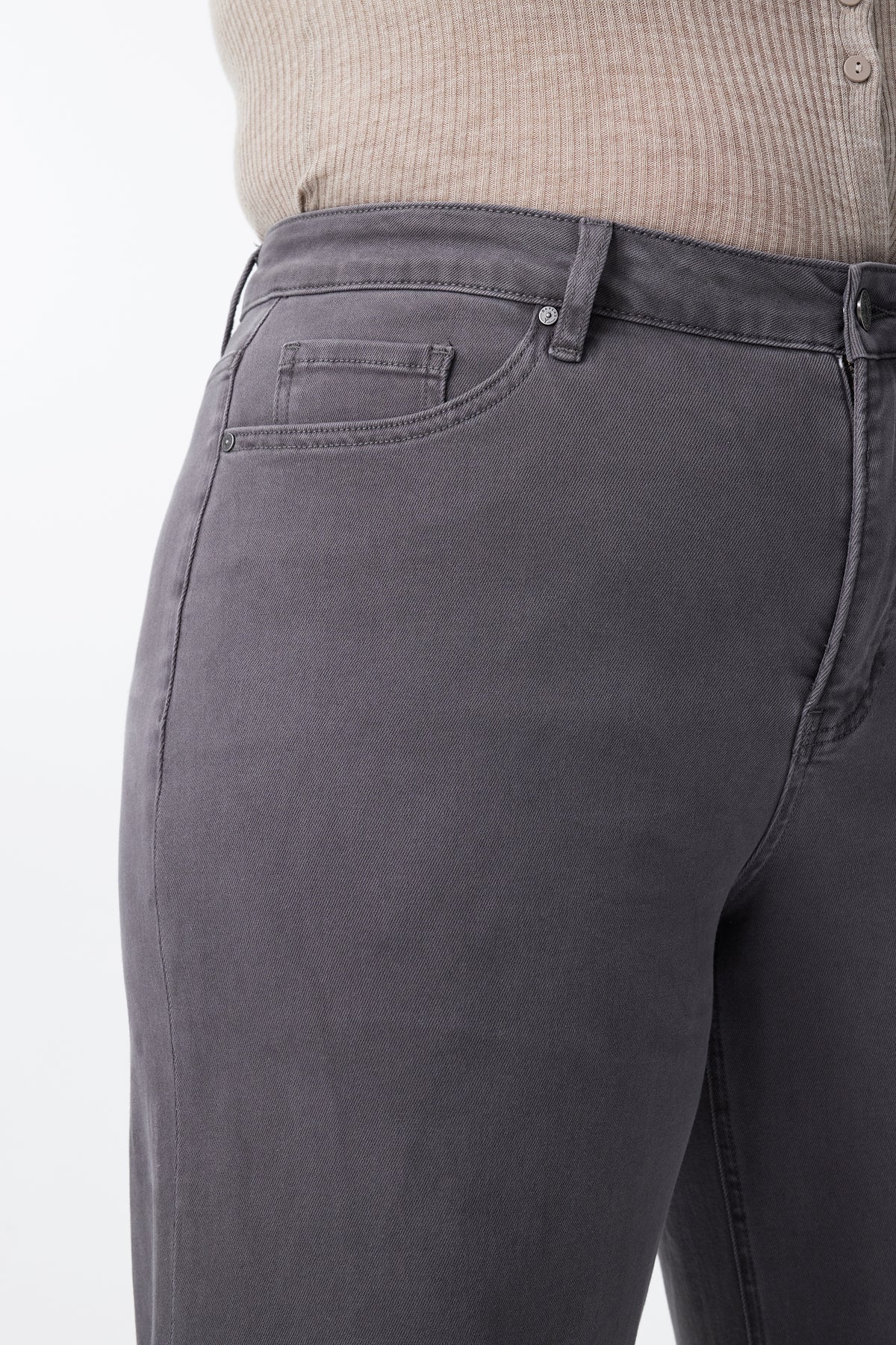 PLUS MID RISE STRAIGHT BYT5198-P GRAY