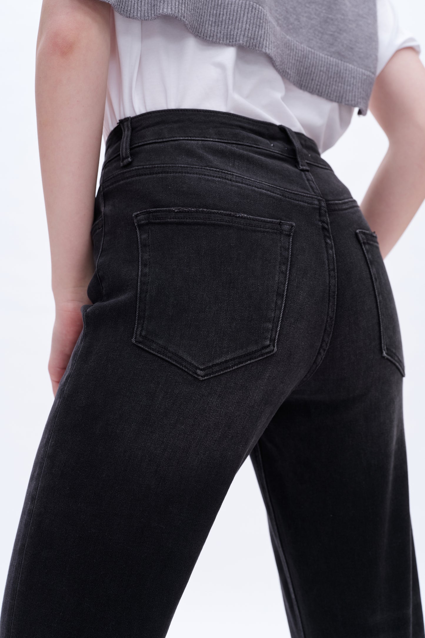 HIGH RISE MOM JEANS BYM3060 (BYHE061) IRON BLACK