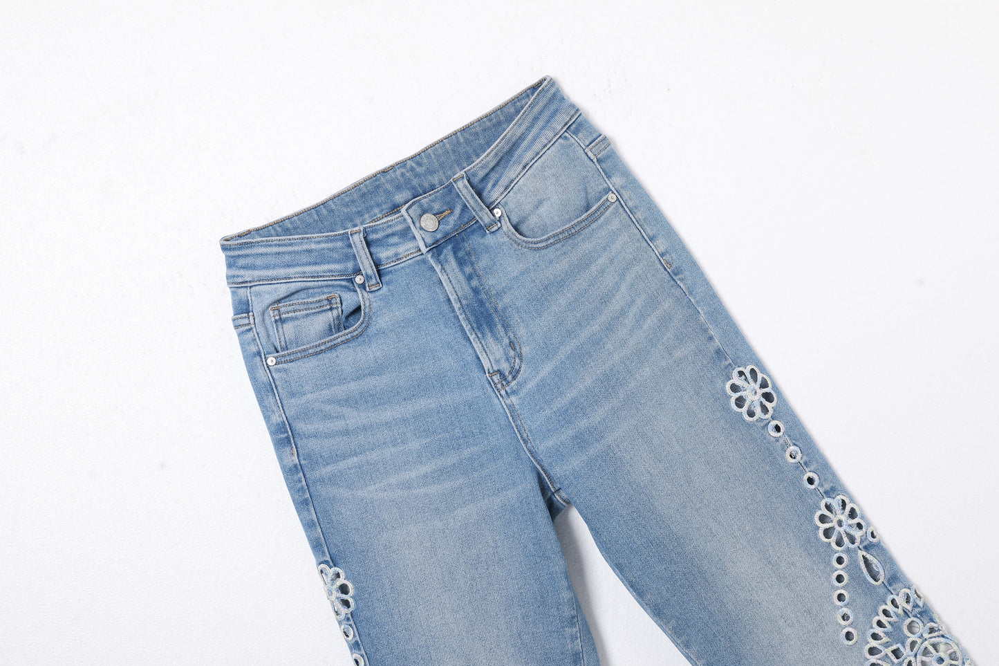 HIGH RISE EMBROIDERED FLARE LEG DENIM JEANS BYF1189 (BYMG032) LIGHT BLUE