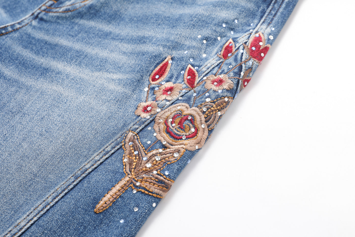 HIGH RISE EMBROIDERED DENIM JEANS BYW8254 (BYMG027) MEDIUM BLUE