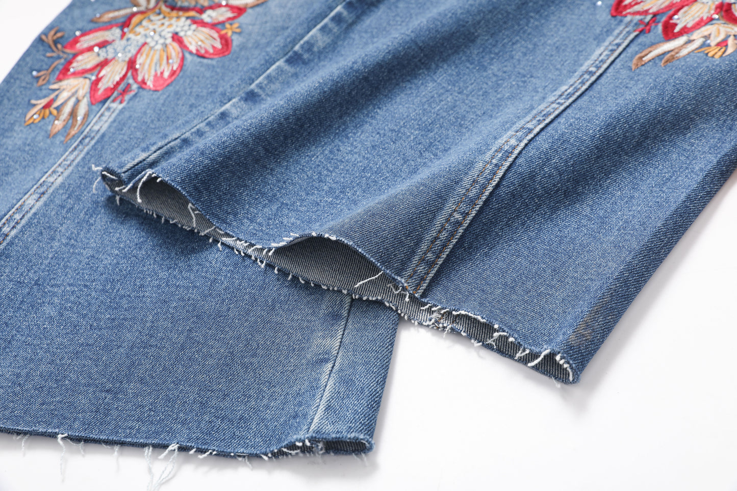 HIGH RISE EMBROIDERED DENIM JEANS BYW8254 (BYMG027) MEDIUM BLUE