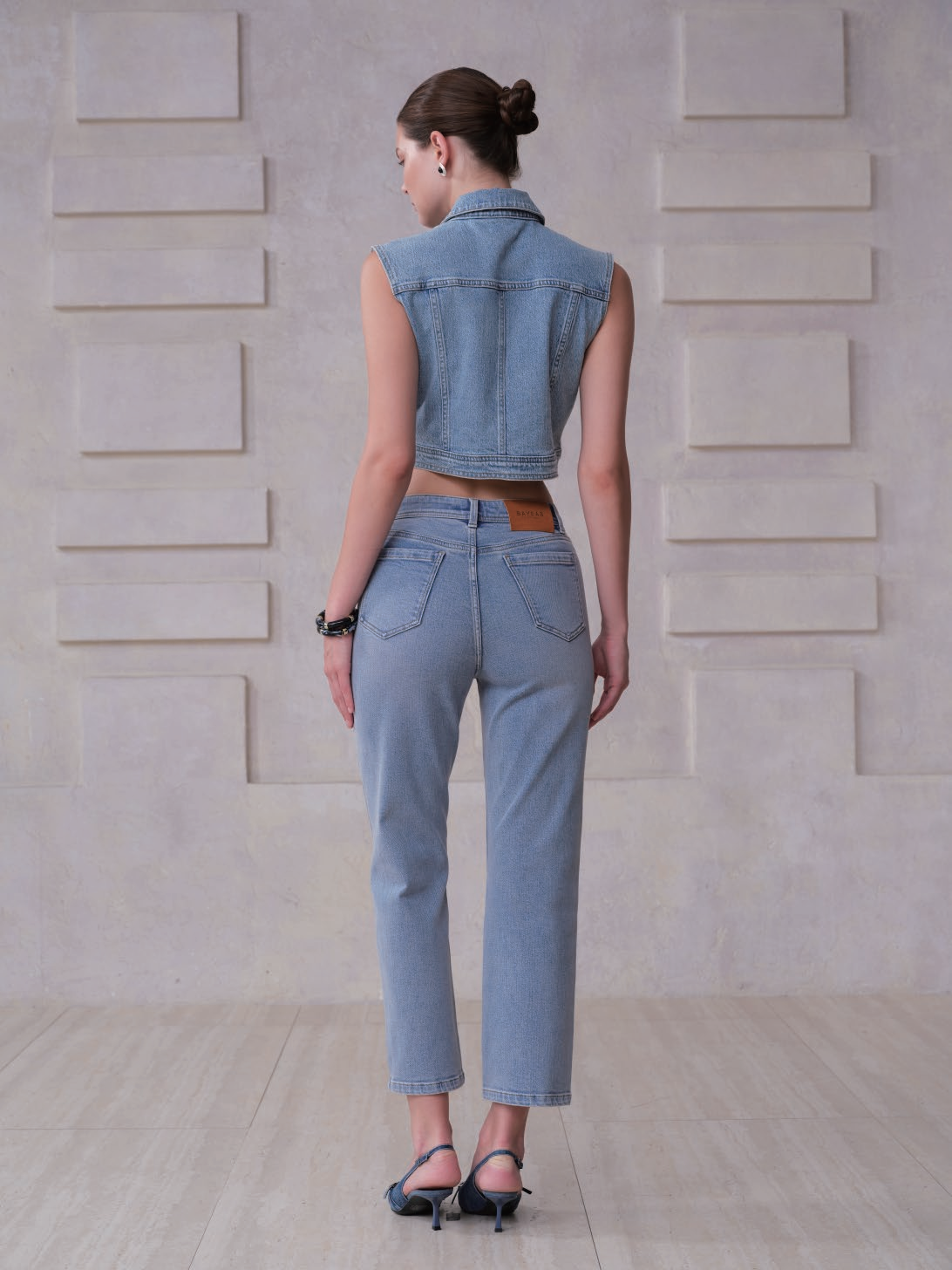 HONG KONG HIGH RISE STRAIGHT CROPPED JEANS BYT5356