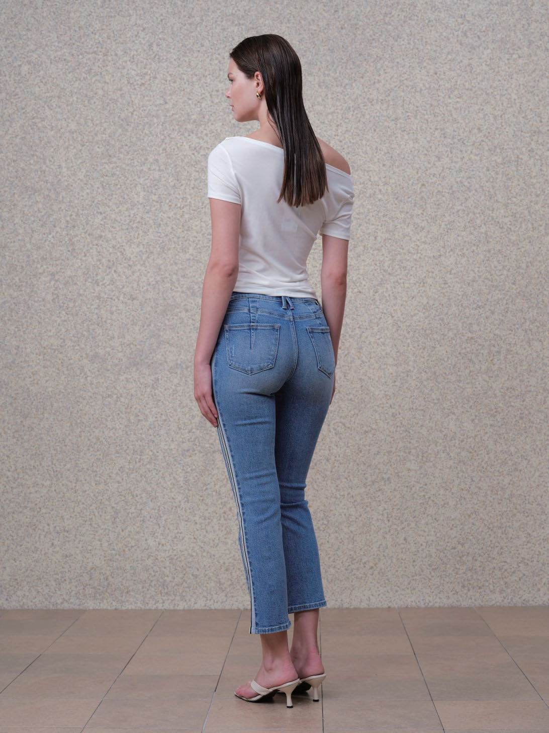 HONG KONG MID RISE SLIM CROPPED STRAIGHT JEANS BYT5353