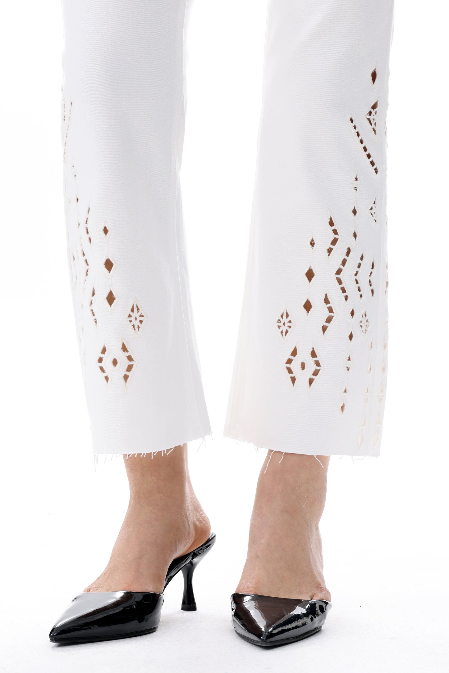 LOS ANGELES MID RISE  BOOTCUT CROPPED PANTS BYF1254