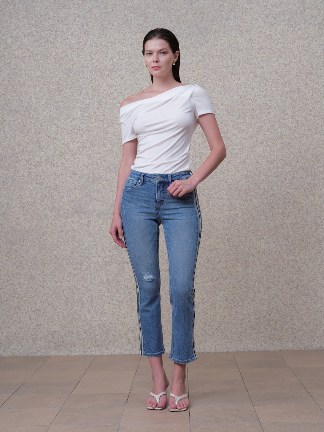 HONG KONG MID RISE SLIM CROPPED STRAIGHT JEANS BYT5353