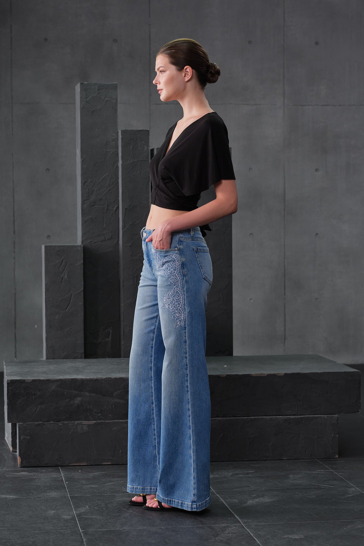 NEW YORK M-HIGH RISE FLARED WIDE LEG TALL JEANS BYW8411
