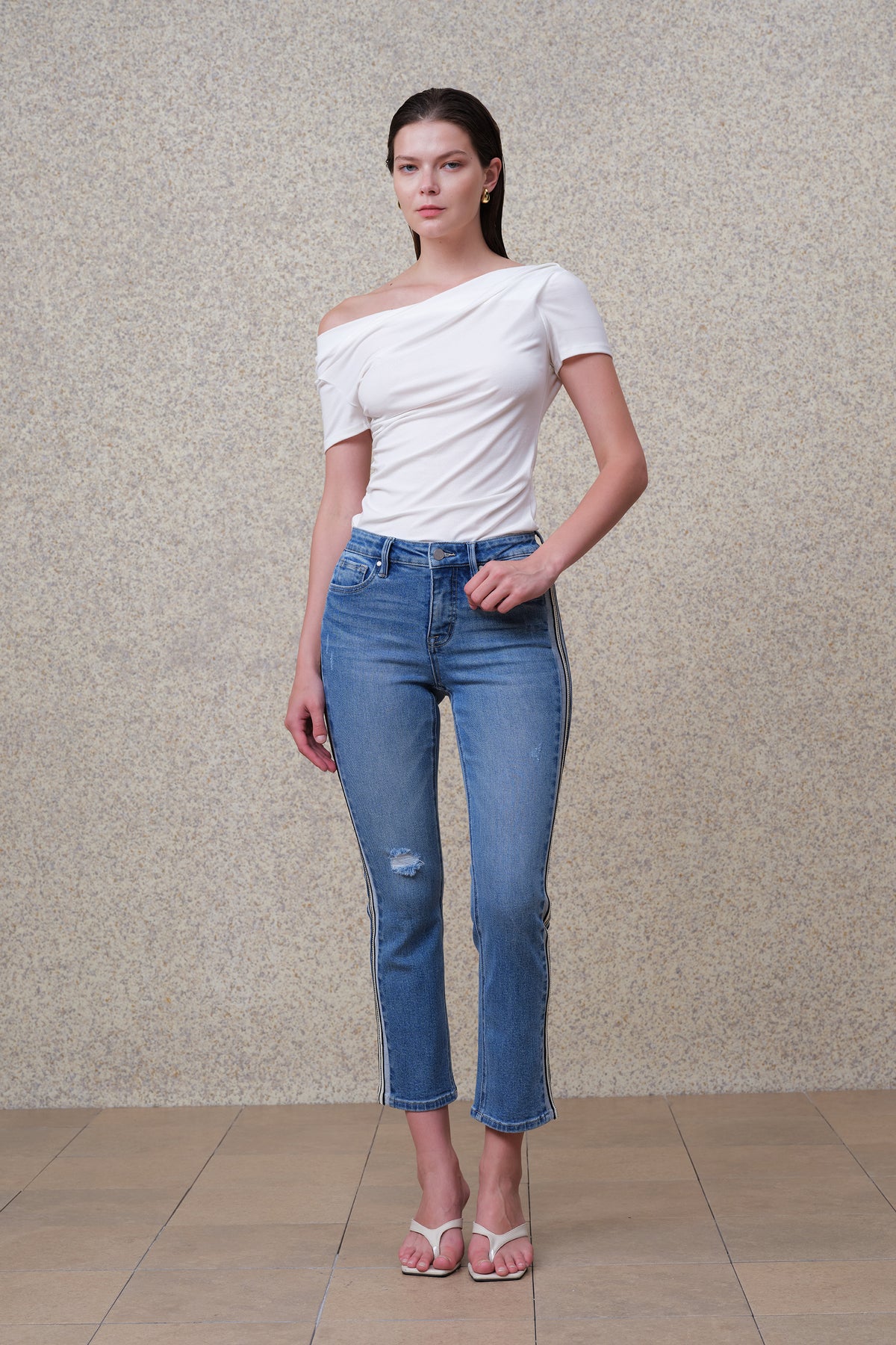HONG KONG MID RISE SLIM CROPPED STRAIGHT JEANS BYT5353