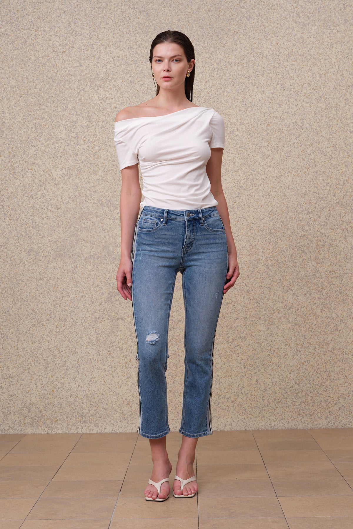 HONG KONG MID RISE SLIM CROPPED STRAIGHT JEANS BYT5353