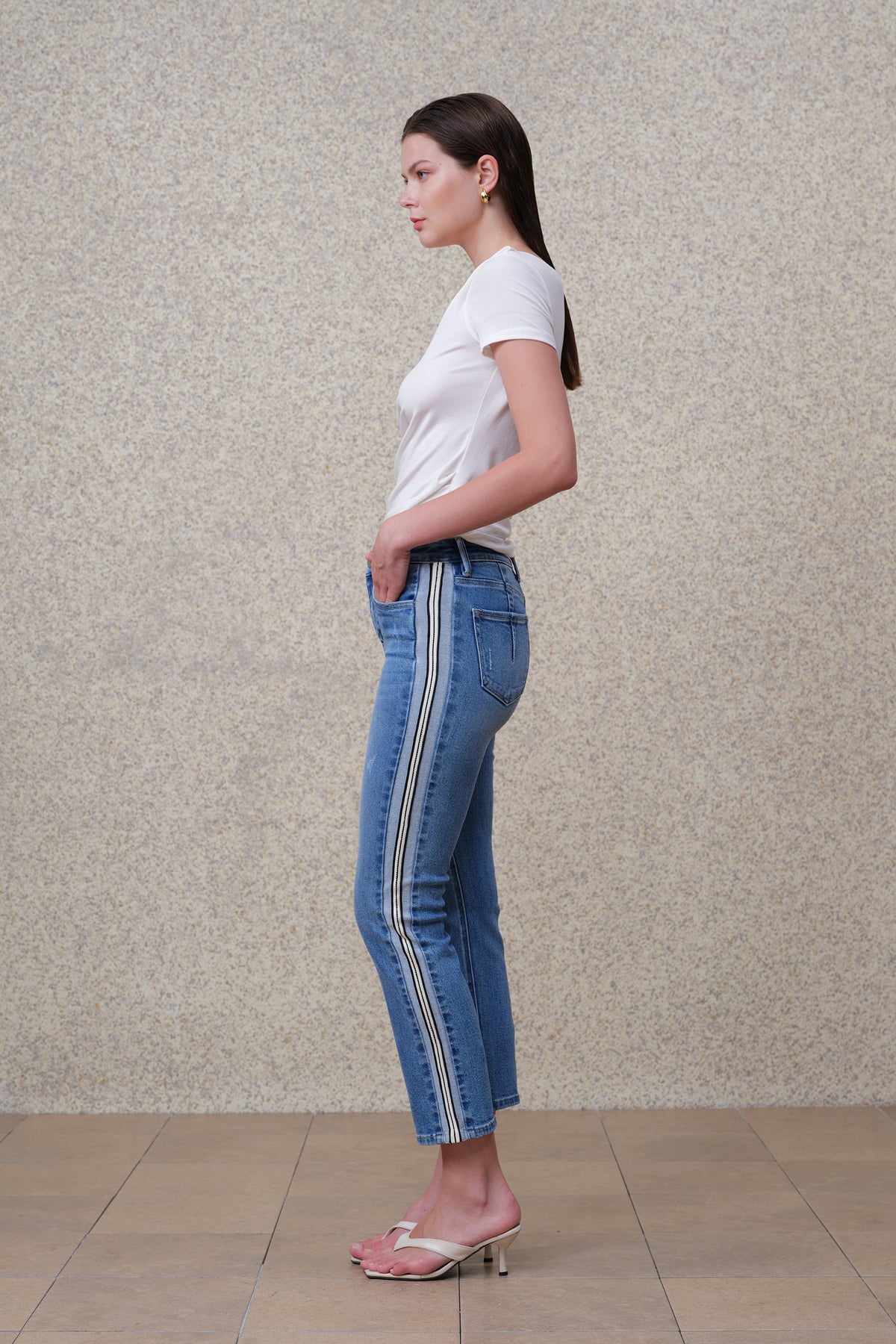 HONG KONG MID RISE SLIM CROPPED STRAIGHT JEANS BYT5353