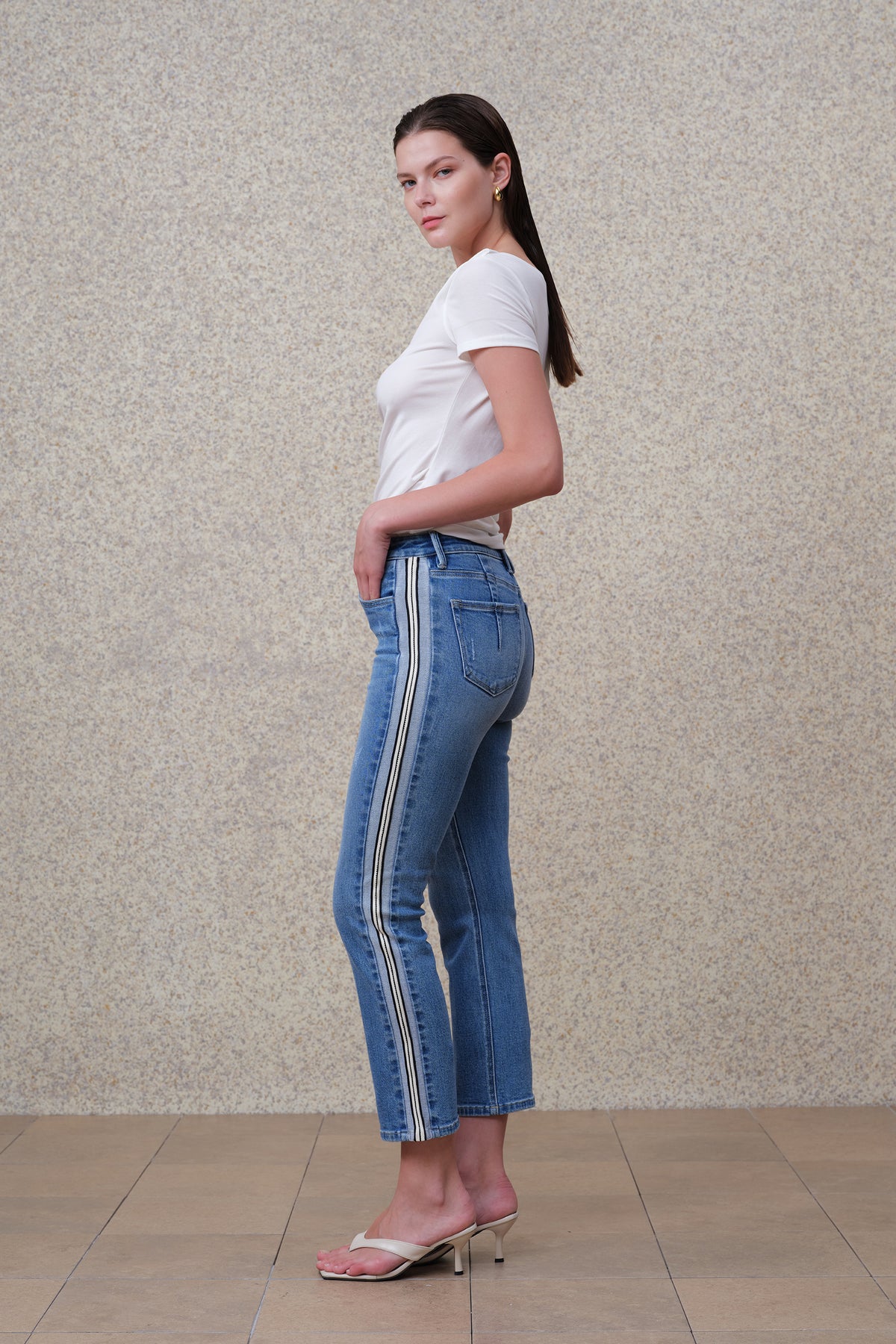 HONG KONG MID RISE SLIM CROPPED STRAIGHT JEANS BYT5353