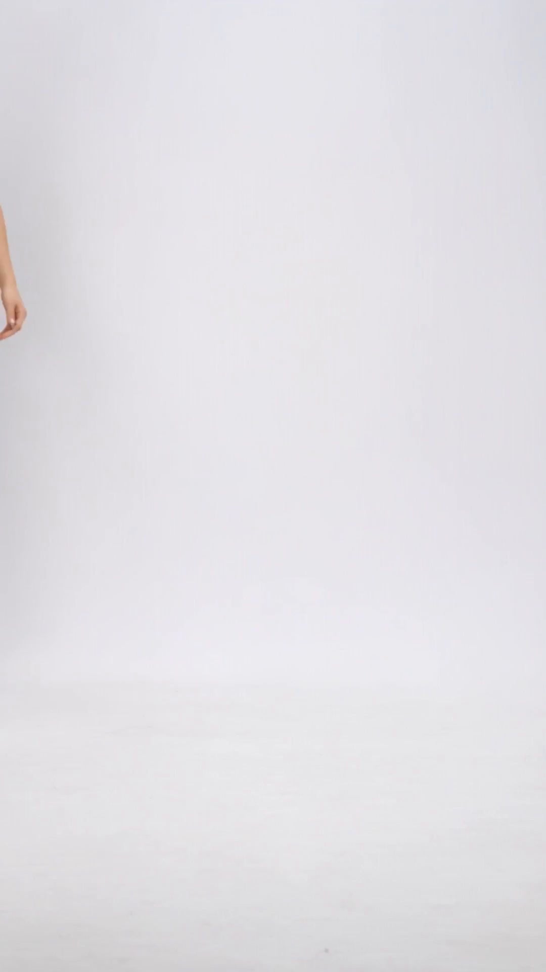 MID RISE SKIMMER CAPRI Fashion Product Video